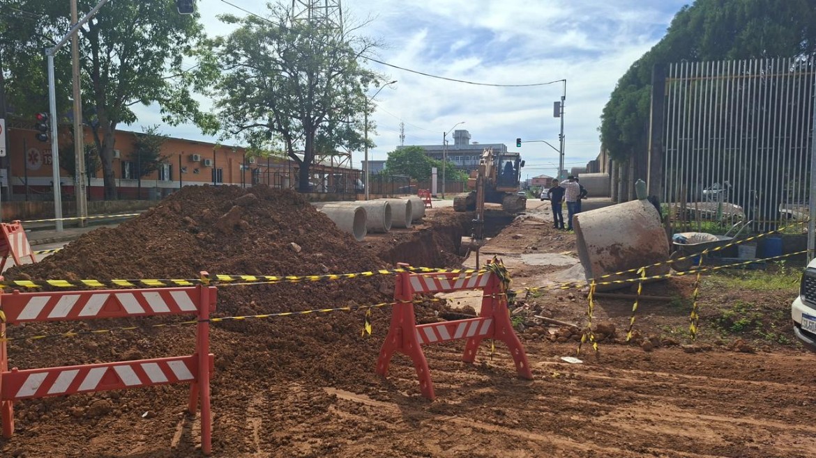 Drenagem da avenida Pinheiro Machado entra na reta final e corrige problema histórico na região