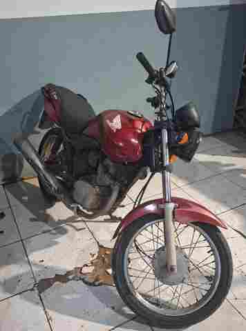 Pol&iacute;cia Civil recupera moto e prende mulher que guardava ve&iacute;culo