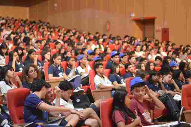 Aul&atilde;o preparat&oacute;rio mobiliza mais de mil estudantes da rede estadual para o Enem 2026
