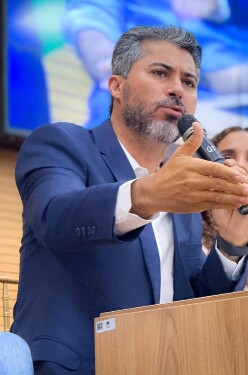 Audi&ecirc;ncia sobre zoneamento termina com plen&aacute;rio esvaziado, protestos de produtores e rea&ccedil;&atilde;o de Marcos Rog&eacute;rio