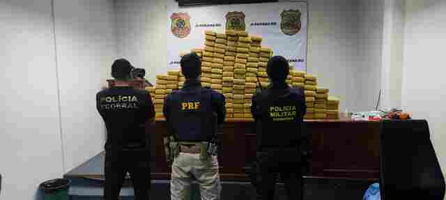 Opera&ccedil;&atilde;o conjunta intercepta carro com 210 quilos de maconha em Rond&ocirc;nia; um foi preso