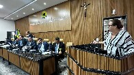 Projeto de lei da vereadora Ellis Regina prop&otilde;e microchipagem e uso de coleiras fluorescentes em c&atilde;es e gatos