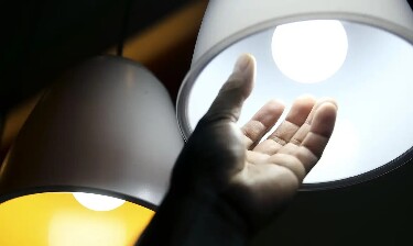 Bandeira tarif&aacute;ria das contas de luz segue amarela em julho
