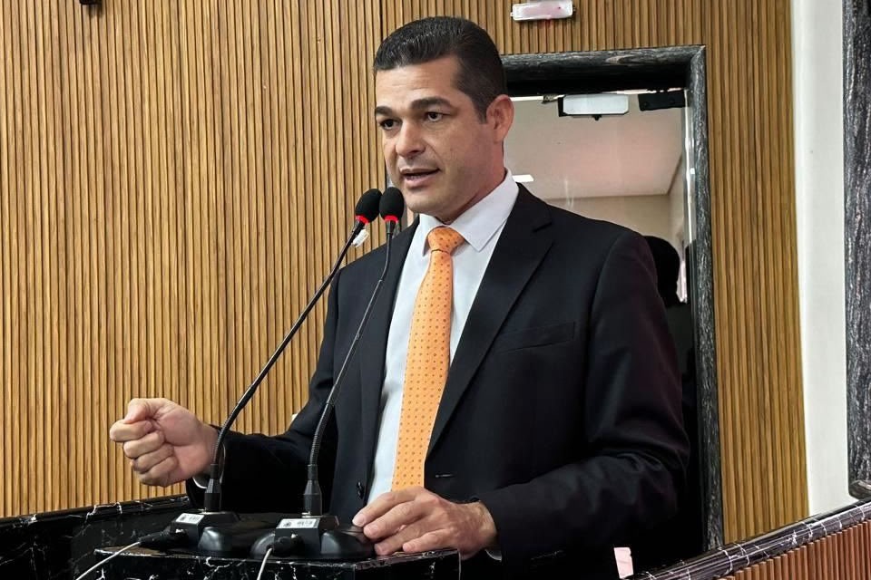 Na C&acirc;mara, Adalto anuncia visita de L&eacute;o Moraes aos distritos com aten&ccedil;&atilde;o especial a Uni&atilde;o Bandeirantes
