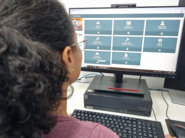 Emplacamento digital permite registrar veículo novo sem sair de casa em Rondônia