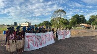 Manifesta&ccedil;&atilde;o de ind&iacute;genas interrompe tr&aacute;fego na BR-364 em Cacoal