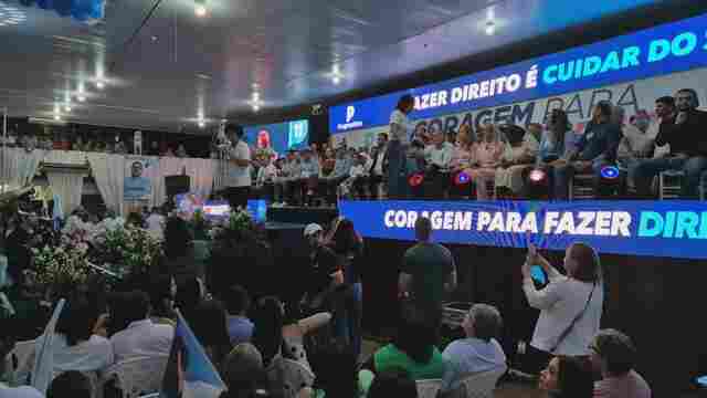 Com casa cheia, S&iacute;lvia Cristina lan&ccedil;a pr&eacute;-candidatura ao Senado