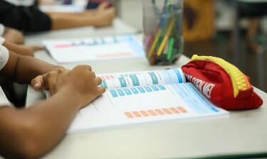 Educa&ccedil;&atilde;o pol&iacute;tica passa a integrar curr&iacute;culo escolar brasileiro
