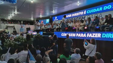 Com casa cheia, S&iacute;lvia Cristina lan&ccedil;a pr&eacute;-candidatura ao Senado