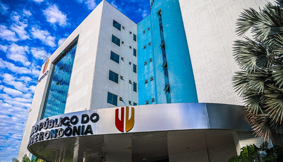 MPRO tenta barrar lei que proíbe menores em eventos sobre identidade de gênero