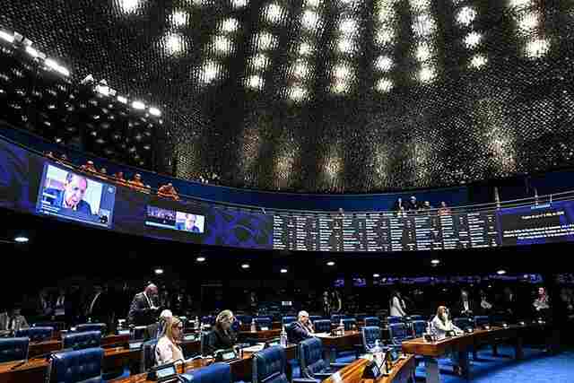 Senado aprova penas maiores em crimes contra professores e m&eacute;dicos
