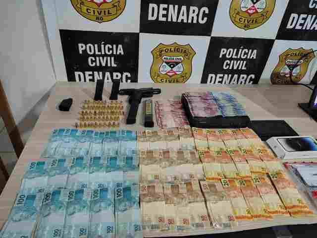Denarc prende investigado com pistola, 82 muni&ccedil;&otilde;es e mais de R$ 4 mil