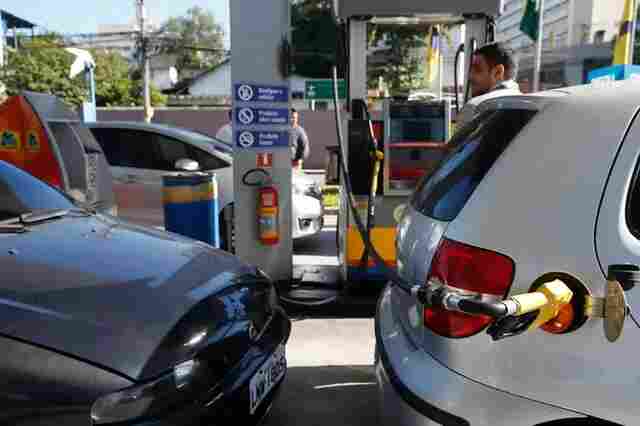 Acordo regulamenta trabalho no com&eacute;rcio em feriados; veja regras
