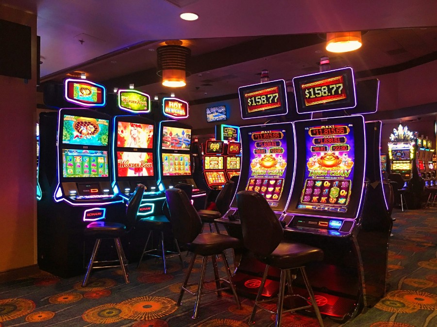 A indústria que fica por trás das luzes: quem fabrica as slot machines que equipam cassinos ao redor do mundo