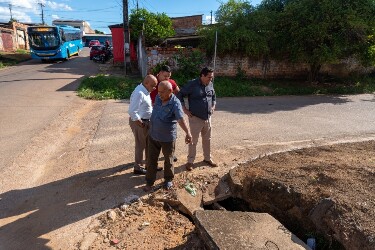 Vereador Pastor Evanildo percorre comunidade S&atilde;o Raimundo e bairro Caladinho e encaminha pedidos de provid&ecirc;ncia
