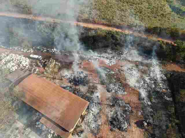 A&ccedil;&atilde;o integrada controla inc&ecirc;ndio criminoso e evita que chamas avancem na Vila Princesa
