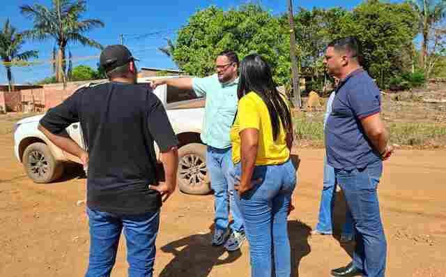 Ap&oacute;s pedido de Pastor Evanildo, secret&aacute;rio visita bairro Porto Cristo para avaliar demandas de infraestrutura