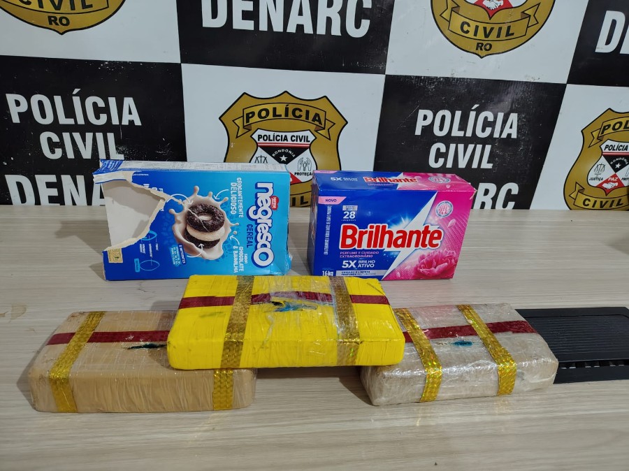 Receita Federal e Denarc apreendem tr&ecirc;s quilos de coca&iacute;na escondidos em cesta b&aacute;sica