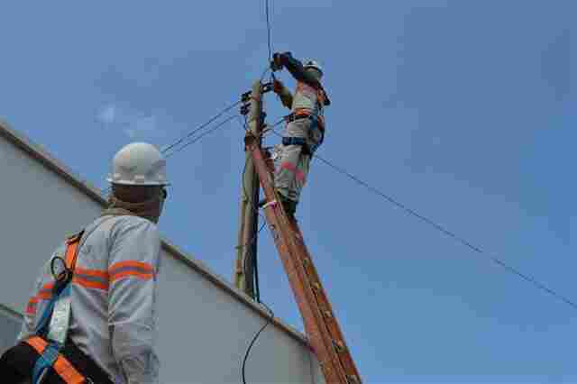 Energisa alerta para riscos e orienta profissionais para evitar acidentes com a rede el&eacute;trica em Rond&ocirc;nia