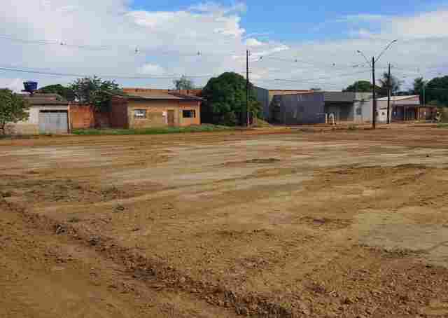 Ap&oacute;s pedido de provid&ecirc;ncia de pastor Evanildo Seinfra realiza limpeza e retirada de entulho no bairro Planalto