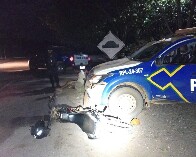 PM recupera motocicleta com restri&ccedil;&atilde;o por estelionato e prende motociclista ap&oacute;s colis&atilde;o com viatura