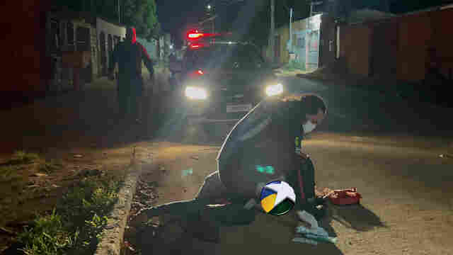 Mulher &eacute; brutalmente agredida e encontrada desacordada no meio da rua na zona leste