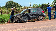 Carro capota v&aacute;rias vezes depois de atingir carreta pr&oacute;ximo aos pres&iacute;dios da capital