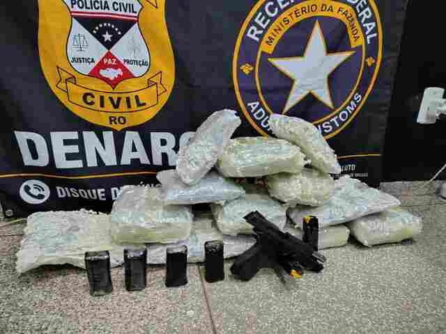 Denarc e Receita Federal apreendem 12 kg de skunk, haxixe e pistola em transportadora de Ji-Paran&aacute;