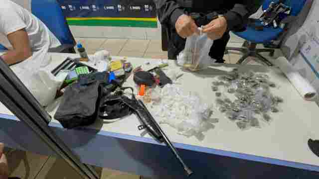 Confronto durante opera&ccedil;&atilde;o termina com foragido baleado e grande apreens&atilde;o de drogas