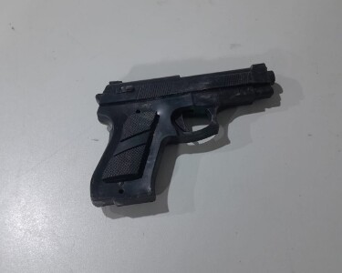 Homem &eacute; baleado ap&oacute;s apontar arma de brinquedo para policiais na zona leste de Porto Velho