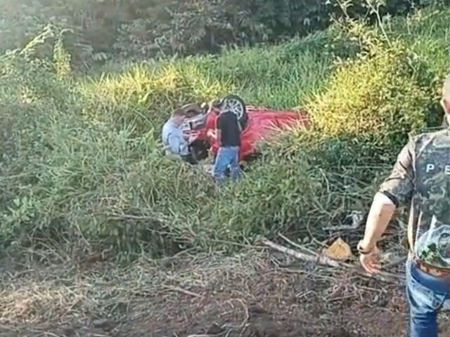 Cinco pessoas morrem em colisão frontal entre carro e bitrem na BR-364, em Porto Velho