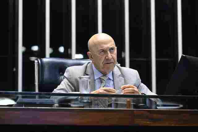 MDB n&atilde;o formaliza ren&uacute;ncia de Conf&uacute;cio e PSB condiciona alian&ccedil;a a candidatura do senador a reelei&ccedil;&atilde;o
