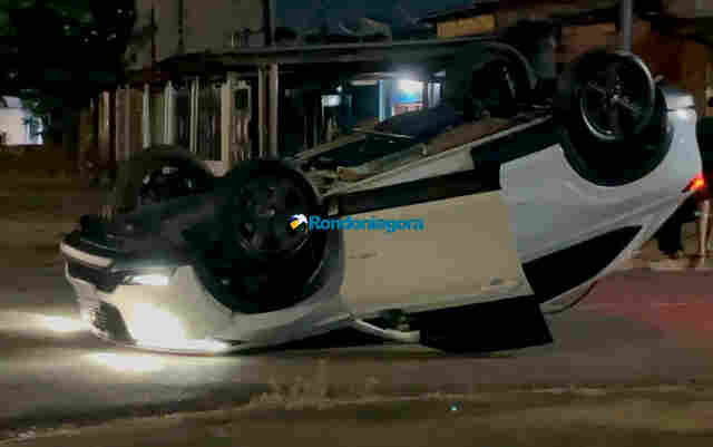 Motorista bate HR-V em carro estacionado, capota e foge ap&oacute;s acidente em Porto Velho
