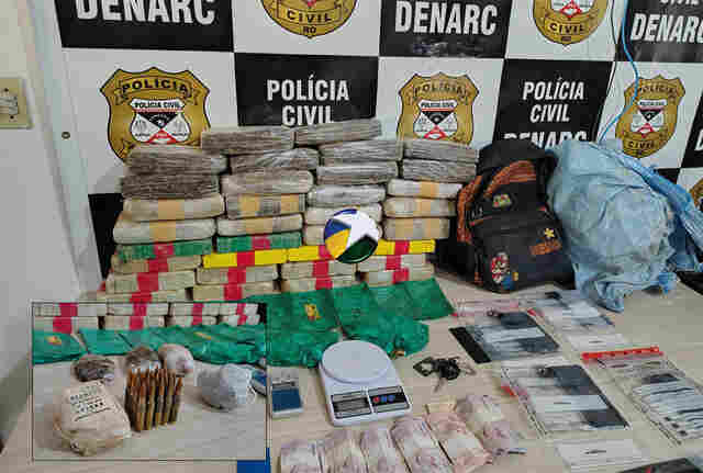 Denarc da capital prende trio ligado ao CV com mais de 30 kg de drogas e muni&ccedil;&otilde;es de fuzil