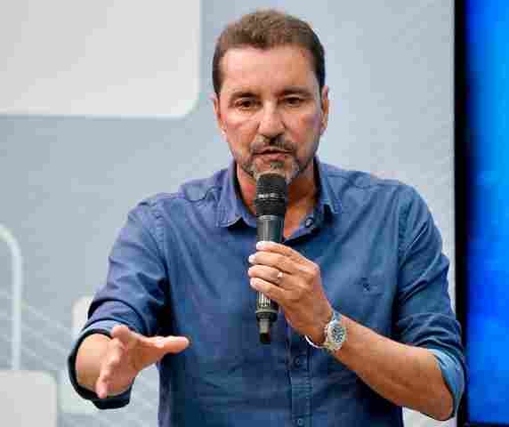Hildon Chaves alerta que crise nas finan&ccedil;as "&eacute; muito pior do que prev&iacute;amos"