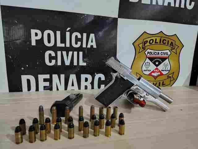 Denarc prende dono de oficina e apreende pistola .40 no Escola de Pol&iacute;cia