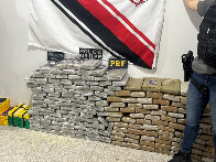 A&ccedil;&atilde;o conjunta da PM, Civil e PRF prende casal e apreende grande quantidade de droga em mata da BR-364