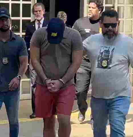 V&iacute;deo: apontado pela Pol&iacute;cia como matador de m&eacute;dico nega crime na Delegacia