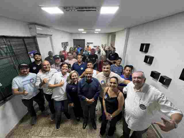 Pastor Evanildo mant&eacute;m agenda de reuni&otilde;es com lideran&ccedil;as e apoiadores na capital