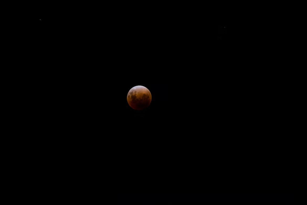 Eclipse parcial da Lua nesta quinta e sexta-feira será visível em todo o Brasil