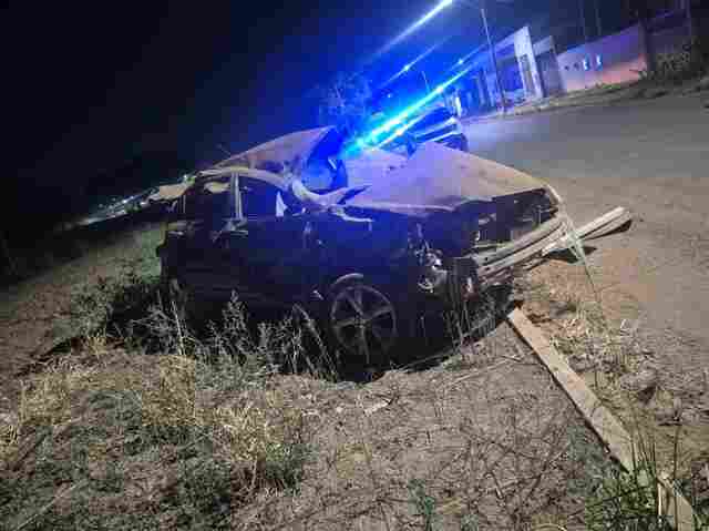 Jovem de 26 anos morre ap&oacute;s Corolla bater em moto e capotar na BR-174