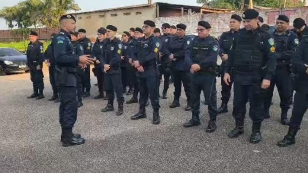 PM leva policiais administrativos às ruas e reforça segurança em áreas comerciais da capital