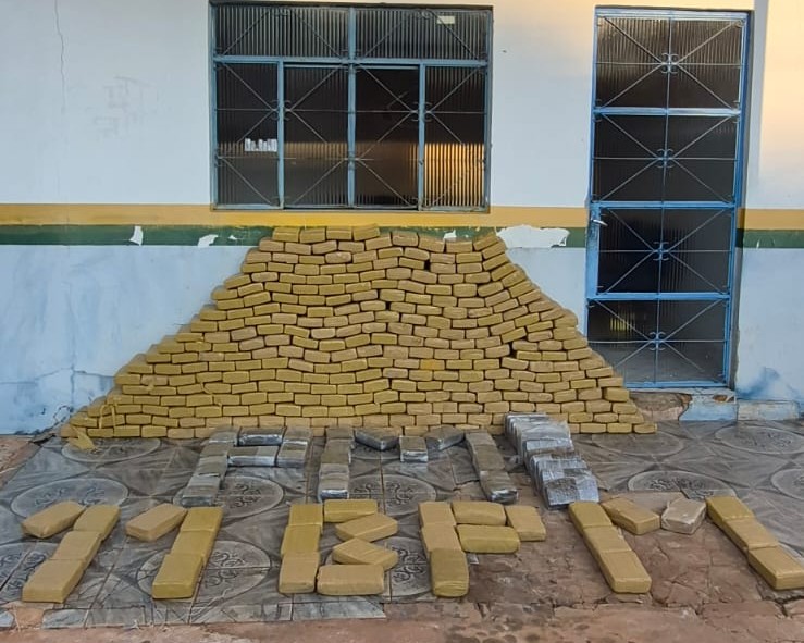 PM apreende 363 kg de droga em carros na BR-429; carga iria para Rolim de Moura