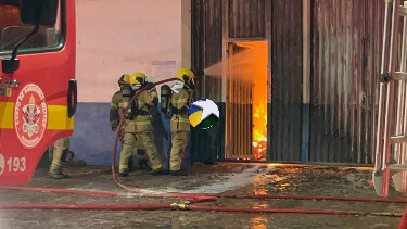 V&iacute;deo: inc&ecirc;ndio destr&oacute;i oficina de ve&iacute;culos na zona leste de Porto Velho