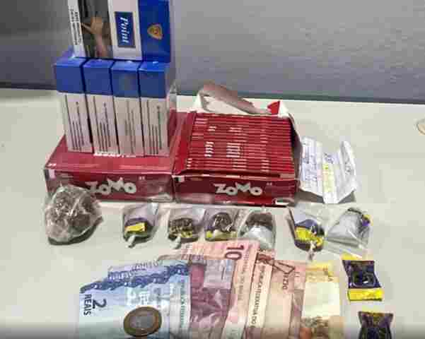 Pol&iacute;cia encontra coca&iacute;na, dinheiro e contabilidade do tr&aacute;fico em im&oacute;vel de apoio a grupo criminoso