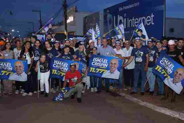 Com o apoio do prefeito, do vice-prefeito e vereadores, Ismael Crispin faz caminhada em S&atilde;o Francisco do Guapor&eacute;