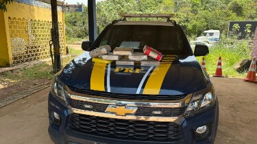 Passageiro de t&aacute;xi &eacute; preso com maconha e coca&iacute;na na BR-364
