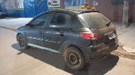 Adolescentes s&atilde;o apreendidos ap&oacute;s pintarem carro furtado na zona leste