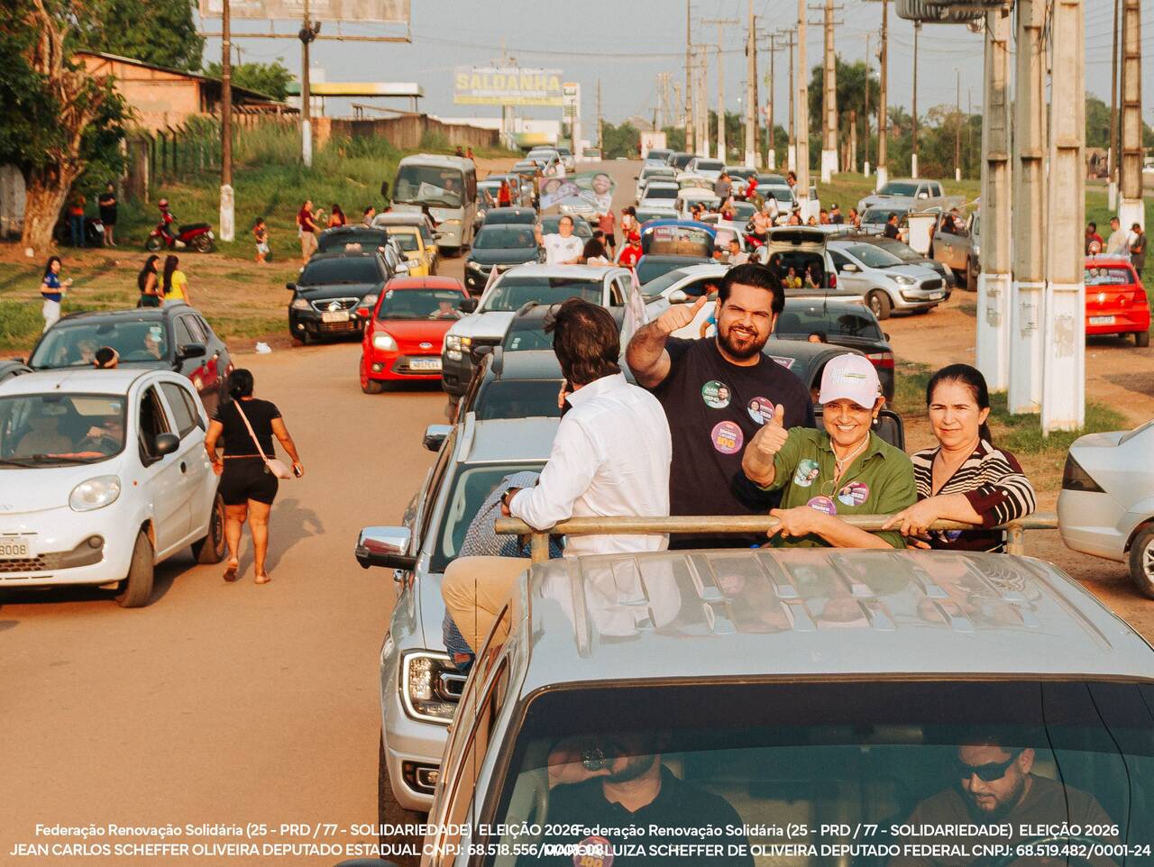 Jean Oliveira e Márcia Oliveira percorrem Candeias em grande carreata com foco em trabalho e resultados