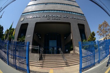 Justi&ccedil;a do Trabalho anula justa causa de trabalhadora acusada de furto por cliente